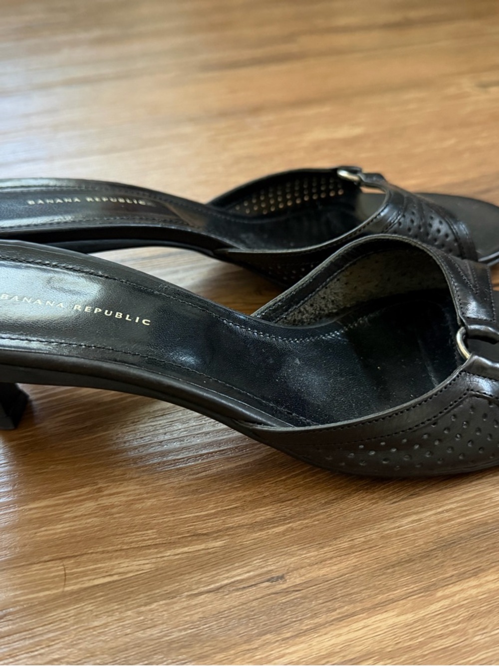 Vintage Banana Republic Black Leather Open-Toe Kitten Heel Mule kitten heels - Picture 4 of 9